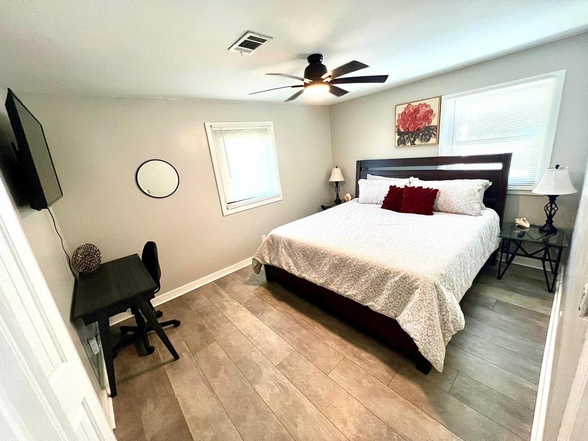 4/2 Home Close To Beach, Centrally Located! Gulfport Exterior photo